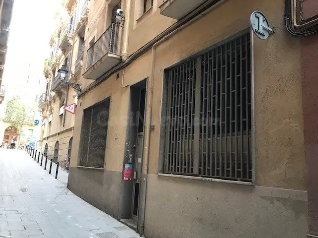 Edificio con derecho a vuelo en el centro de Barcelona — 8