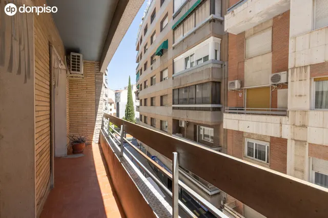 Amplia vivienda en pleno centro de Granada — 46