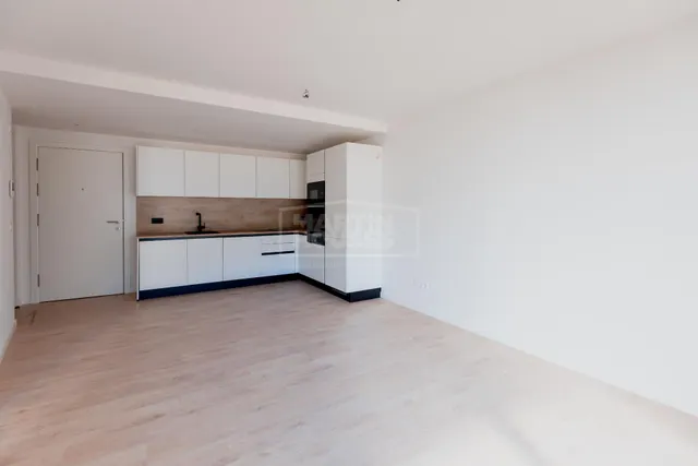 Si buscas una vivienda nueva a estrenar, con jardín privado y en pleno centro, este piso es una oportunidad única. — 8