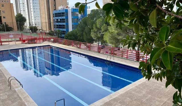 Espectacular piso reformado con diseño y calidad,  con vistas impresionantes al mar y Benidorm. — 35