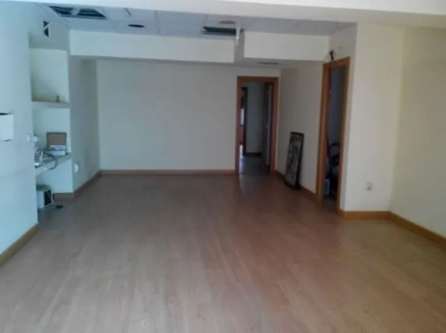 OFICINAS ACONDICIONADAS EN VENTA, ACTUALMENTE CON INQUILINO. — 5