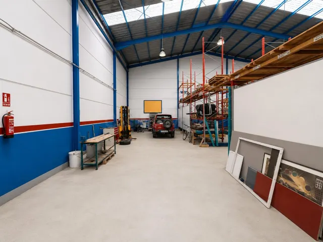 MAGNÍFICA NAVE INDUSTRIAL EN VENTA EN DÚRCAL - foto 4