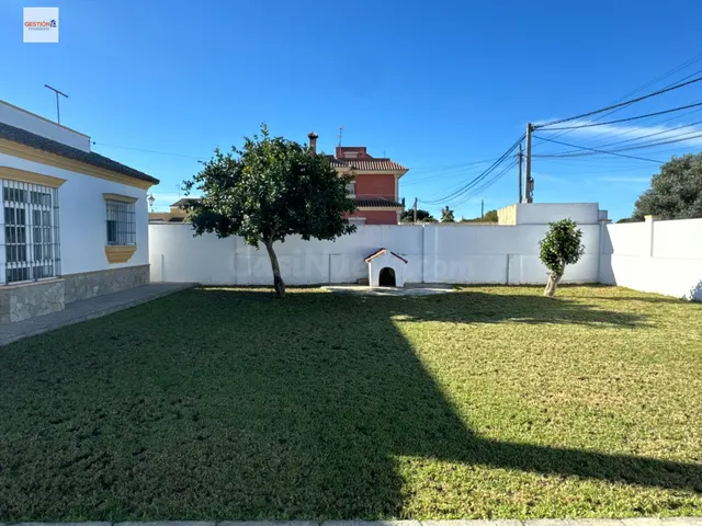 Casa de una sola planta con jardín en Rompeserones - foto 3