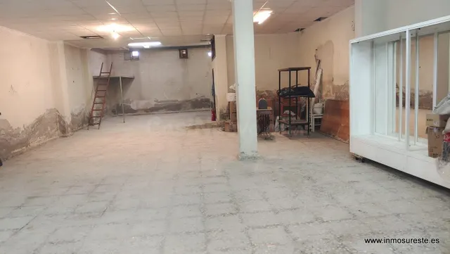 Local comercial a la venta en Orihuela, cerca de la Plaza de - foto 3