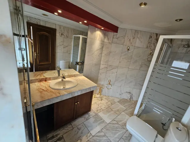 Exclusividad, amplitud y confort en el centro de Salamanca, 3 amplios dormitorios y plaza de garaje cerrada — 35