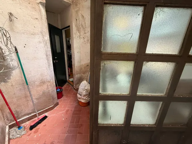 BAJO VIVIENDA TRANSFORMADO EN LOCAL EN VENTA EN LA CALLE VIRGEN DE LA SOLEDAD — 9