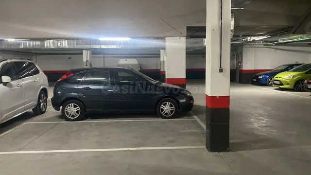 Amplia plaza de garaje. — 2