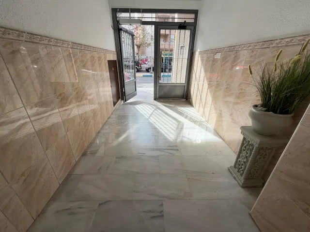 ¡Apartamento de tres dormitorios y amplia terraza al sur cerca de la playa, en Avenida de Habaneras! Torrevieja — 26