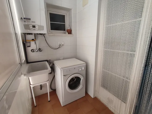 Piso seminuevo con cuatro amplios dormitorios, dos baños completos, garaje, trastero y piscina comun — 8
