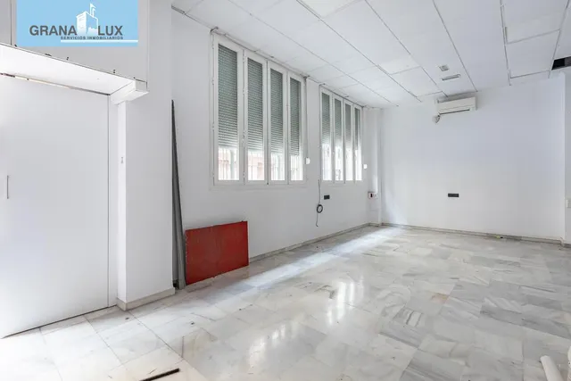 LOCAL COMERCIAL EN ARABIAL JUNTO HIPERCOR — 3