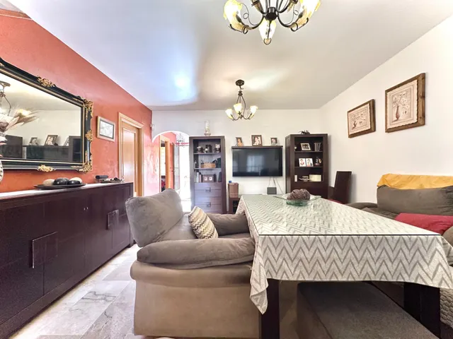 **NO ES SOLO UN ADOSADO. ES UNA CASA PARA DISFRUTARLA.** — 10