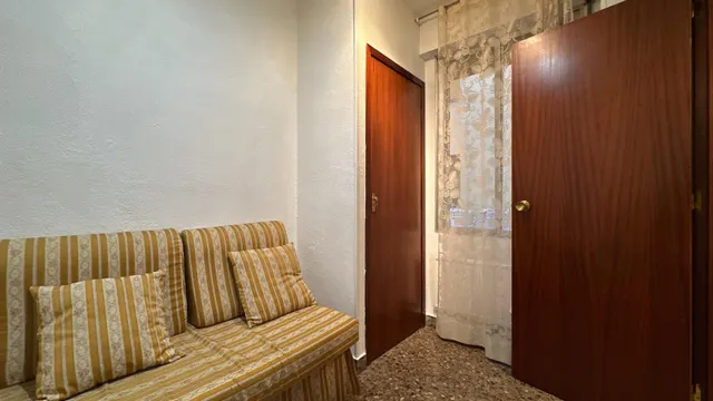 Exclusiva vivienda de 4 dormitorios con amplia plaza de garaje en pleno centro de Zaragoza — 37