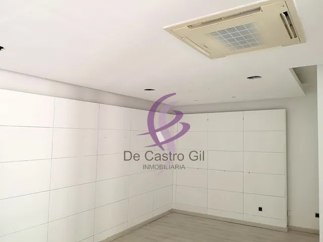 LOCAL COMERCIAL DE 400 METROS CON GRAN ESCAPARATE A 100 METROS DE PLAZA MAYOR — 10