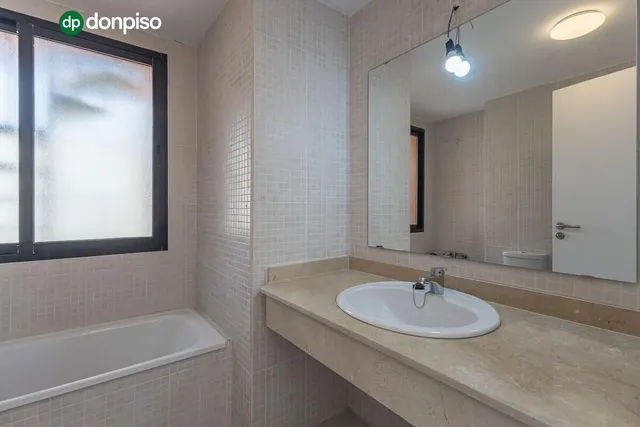 PRECIOSO CHALET EN LOMA VERDE — 32