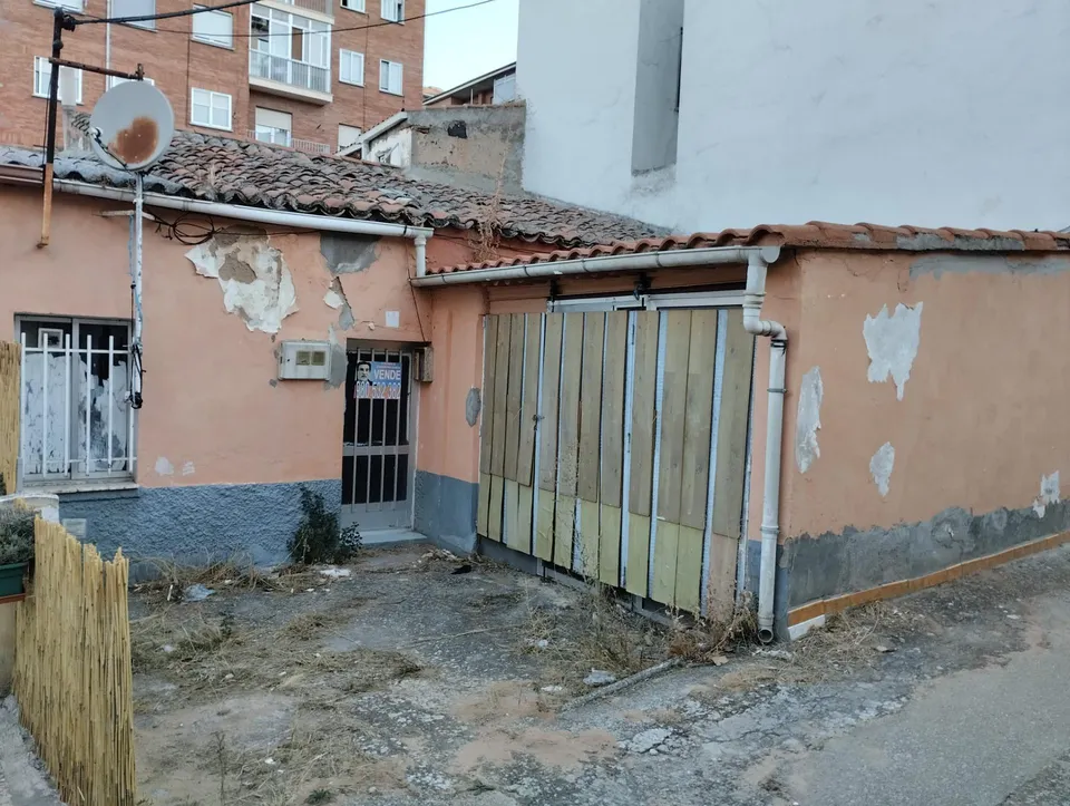 CASA PARA DERRIBAR EN ZAMORA ZONA SANTA ELENA (SIN POSIBILIDAD DE REHABILITACIÓN)