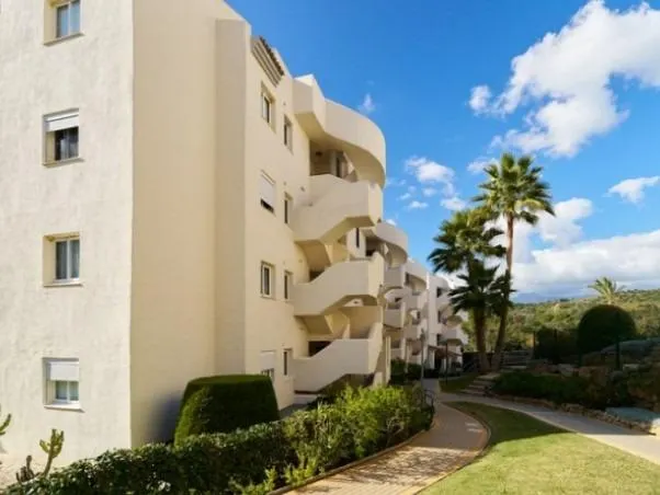 Elviria - Piso, 2 Dormitorios, Terraza, Garaje, Pisicina — 23