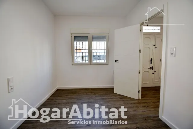 AMPLIA Y BONITA CASA REFORMADA CON 2 TERRAZAS — 31