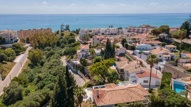 LUMINOSA VILLA CON VISTAS AL MAR EN TORREBLANCA, PISCINA Y G - foto 5