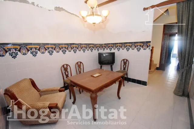 ¡Hazla a tu gusto! Gran casa para reformar con terraza y balcón, cerca del ayuntamiento — 8