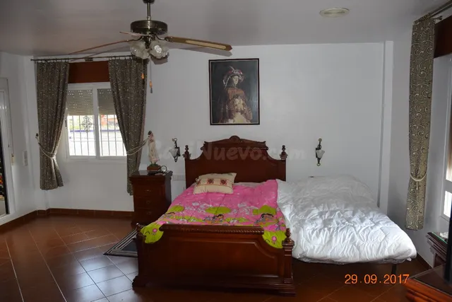MAGNIFICO CASA DE CAMPO CON TERRENO EN ZONA INMEJORABLE EN B - foto 2