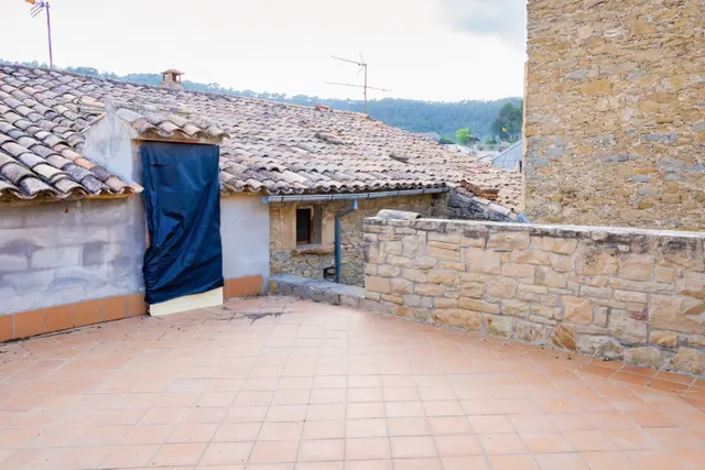 CASA DE PIEDRA DEL SIGLO XVIII Y PARCELA EDIFICABLE CON HUERTO, EN MONISTROL DE CALDERS — 35