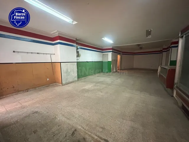 Se vende local en zona alta de Ponferrada — 2