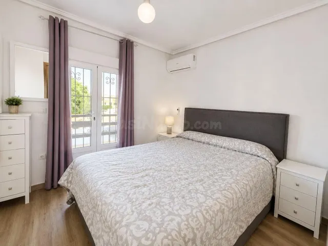 CASA ADOSADA DE 2 DORMITORIOS ORIENTADA AL SUR CON JARDÍN Y PISCINA PRIVADOS | TORREVIEJA — 11