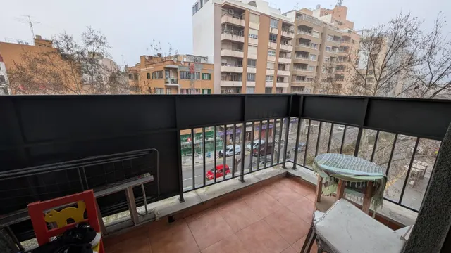 Espacioso piso con balcón y ascensor en Calle Manacor — 33