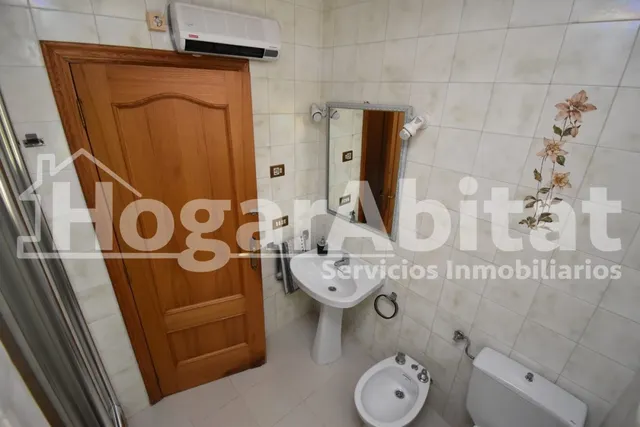 VILLA de 2 alturas con JARDÍN y PISCINA — 39