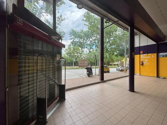 Local comercial de 540â¯m2 en el centro de Caldes de Montbu - foto 4