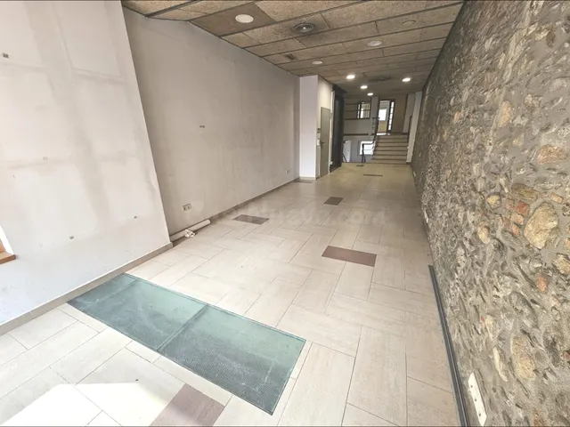 SANT CELONI (CENTRO): PRECIOSO GRAN LOCAL DE DISEÑO SITUADO 