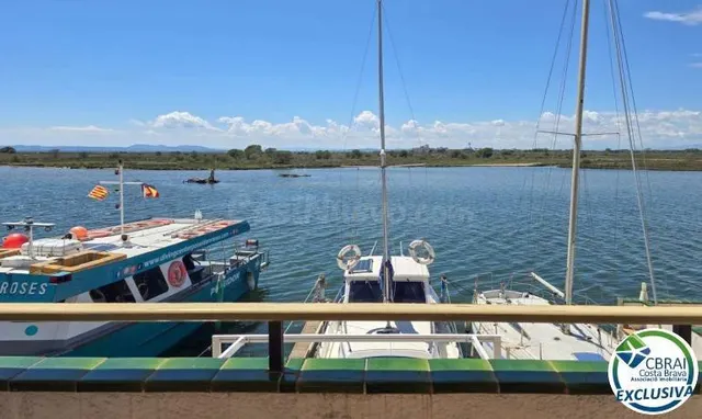 Exclusiva casa con amarre de 10x4 m y vistas al parque natur - foto 3