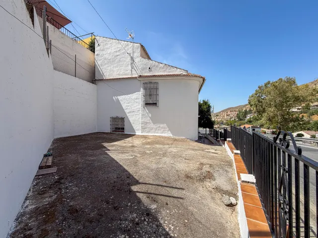 Casa independiente en la entrada de Pinos Genil. (A 10 minutos de Granada) — 28