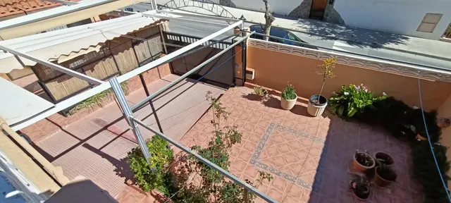 Gran chalet independiente de 3 plantas con dos viviendas y piscina — 21