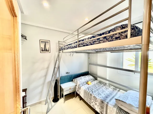 ATICO con 30m2 de terraza. 400m. de la playa. Licencia turística. Céntrico. — 15