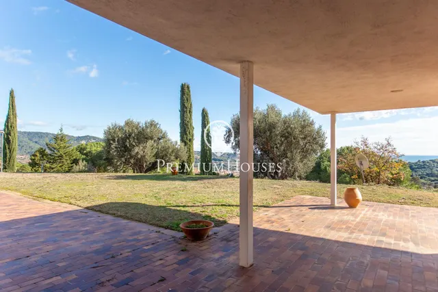 Espectacular casa con con 6.000m2 de parcela e impresionantes vistas al mar — 44