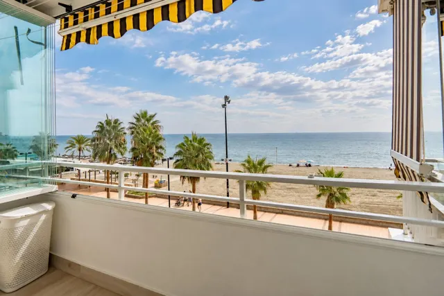 VIVIR FRENTE AL MAR EN FUENGIROLA — 29