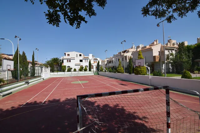 BUNGALOW A 500M DE LA PLAYA EN URBANIZACION CON 4 PISCINAS Y GARAJE !! — 32