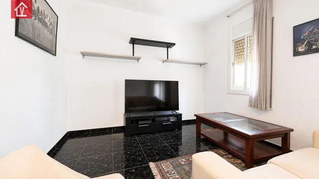 Piso exterior y soleado con ascensor y balcón en zona Espronceda — 6