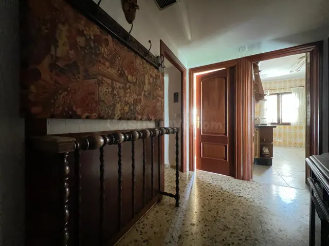 Gran casa con garaje y Local en Plaza Santa Marina - foto 5
