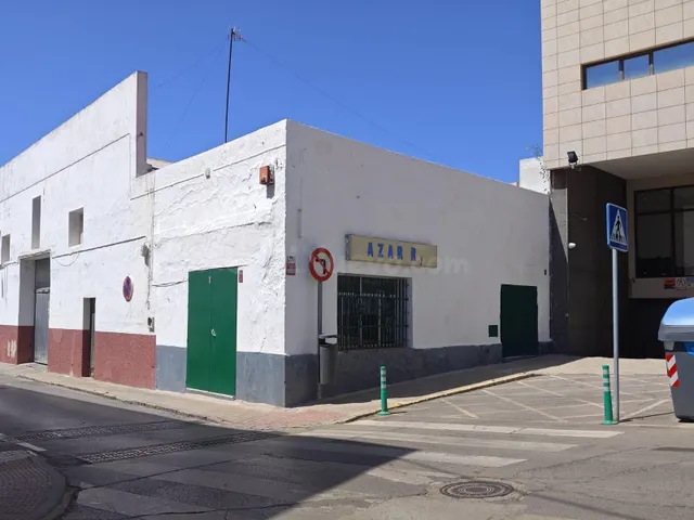SE VENDE LOCAL DE 150M2 MUY CERCA DEL CENTRO DE CHICLANA
