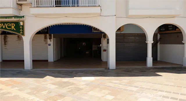 LOCAL COMERCIAL EN COSTA DE LA CALMA — 3