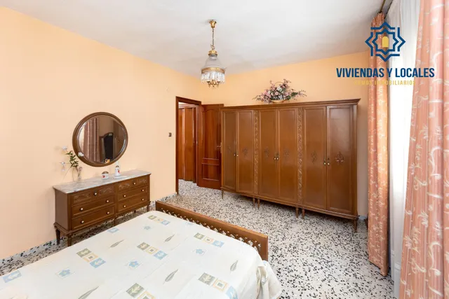 Local + vivienda en Avda. Cadiz — 24