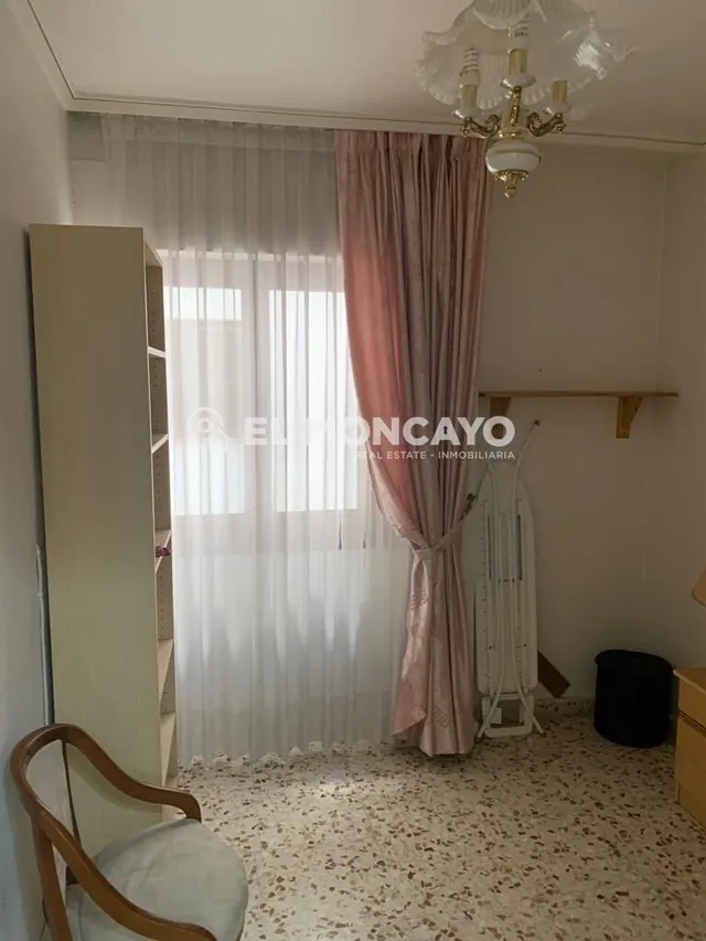 Fantástico apartamento con cuatro dormitorios en el centro de Catral, Alicante, Costa Blanca — 22