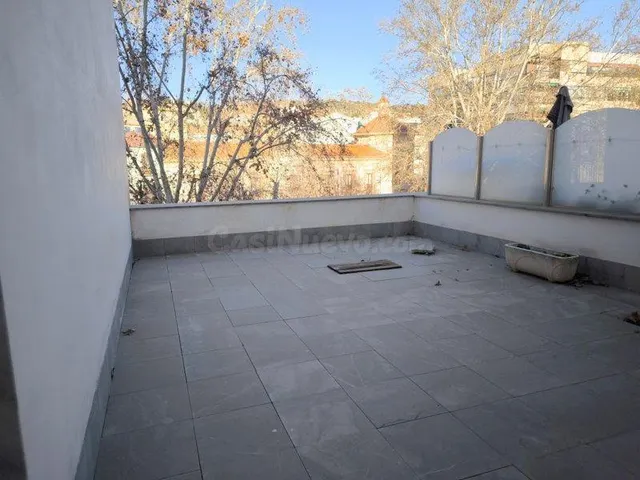 PISO CON TERRAZA EN ALQUILER EDIFICIO ZAIDA EN GRANADA - foto 4