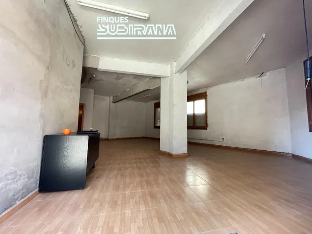LOCAL COMERCIAL AMB POSSIBILITAT DE CANVI D'ÚS A HABITATGE A VILANOVA DEL CAMÍ — 12