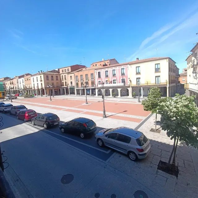 AMPLIA VIVIENDA SITUADA EN PLENA PLAZA DE LA CONSTITUCION
