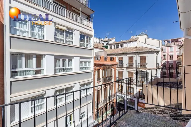 Edificio junto a Plaza Bib-rambla.