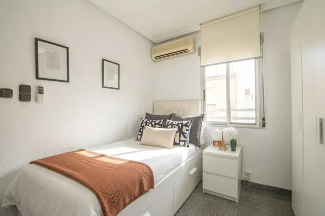 3º sin ascensor, de 3 habitaciones, 1 baño y balcón