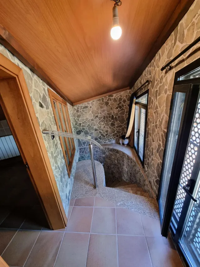 CASAS INDIVIDUALES  CON PARCELAS EN CIMBRIO (BARCENA DEL BIERZO) — 49